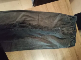 Pantalones estampados.Todo 30 euros.Unidad 10 euro