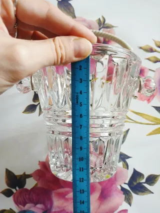 Vaso con manico decorativo in vetro
