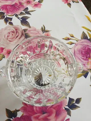 Vaso con manico decorativo in vetro