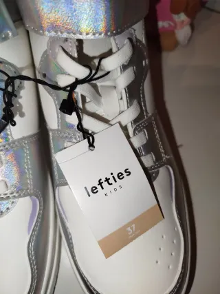 Zapatillas deportivas plateadas y blancas T.37