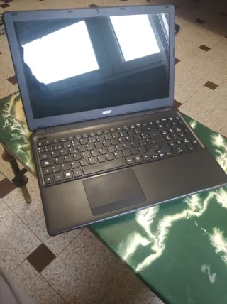 Portátil Acer Aspire E1-522 Negro