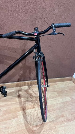 Bicicleta Fixie Negra Ruedas Rojas