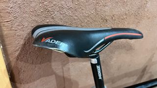 Bicicleta Fixie Negra Ruedas Rojas
