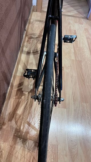 Bicicleta Fixie Negra Ruedas Rojas