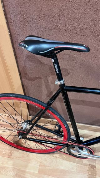 Bicicleta Fixie Negra Ruedas Rojas