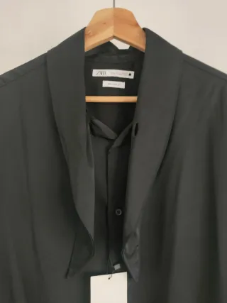 Camisa Zara cuello pañuelo negra