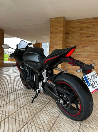 Honda CBR650R Negra mate E-clunch