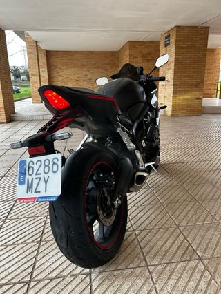 Honda CBR650R Negra mate E-clunch