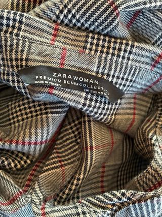 Vestido Zara cuadros gris y rojo, fotos con medida