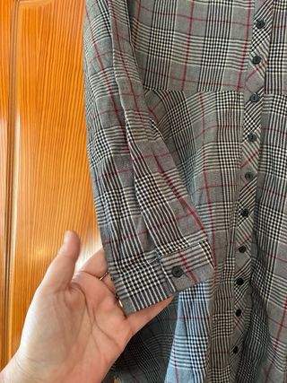 Vestido Zara cuadros gris y rojo, fotos con medida