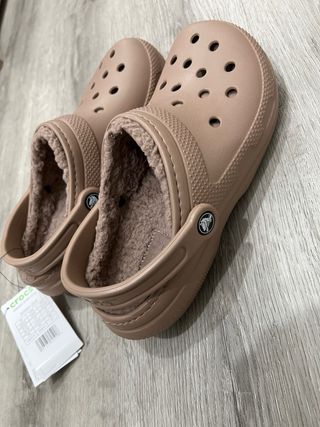 Crocs Classic Lined Clog Beige Talla 38-39