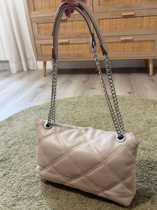 Bolso de hombro acolchado beige