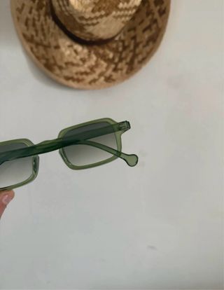 Occhiali da sole verdi quadrati