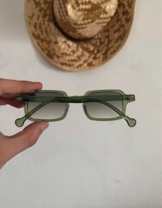 Occhiali da sole verdi quadrati