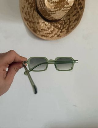 Occhiali da sole verdi quadrati