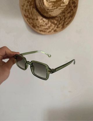 Occhiali da sole verdi quadrati