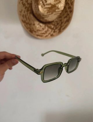 Occhiali da sole verdi quadrati