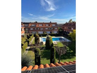 Casa adosada en venta en Joc de la Bola - Camps d'Esports - Ciutat Jardí - Montcada en Lleida