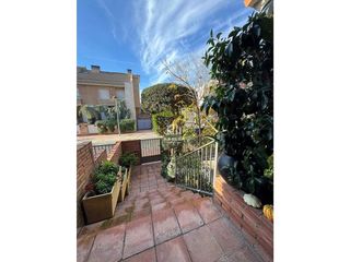 Casa adosada en venta en Joc de la Bola - Camps d'Esports - Ciutat Jardí - Montcada en Lleida