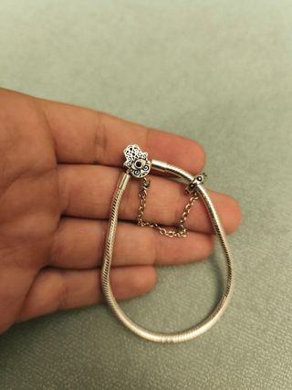 Pulsera plata con cadena de seguridad