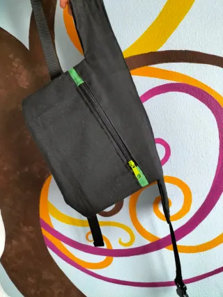 Riñonera tela africana y negra/verde