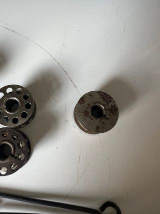 Caja metálica Refrey para máquina de coser LM