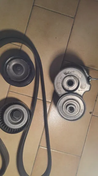 Kit distribuzione e cinghia servizi 1.6 diesel