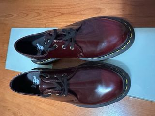 Dr. Martens Veganos color cereza