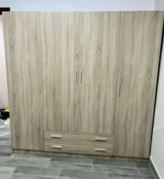 Armario de madera con 6 puertas