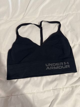 Top deportivo Under Armour negro