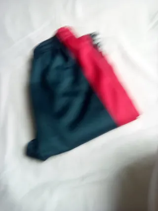 Pantalón deportivo niño azul y rojo