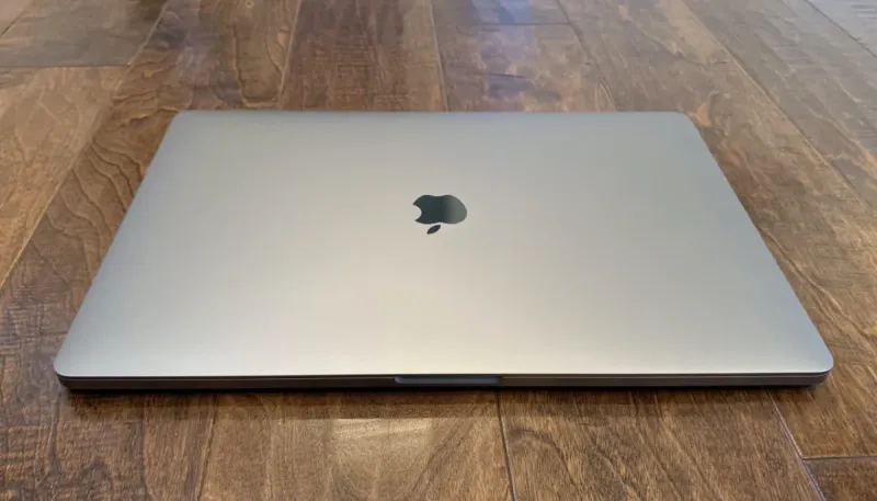 MacBook Pro 2019 512GB 16GB RAM PANTALLA ROTA