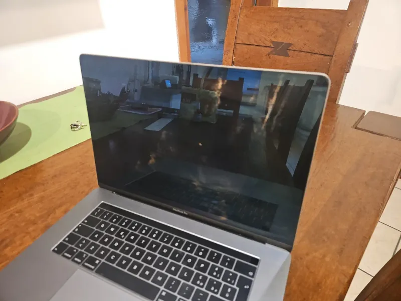 MacBook Pro 2019 512GB 16GB RAM PANTALLA ROTA afbeelding 3