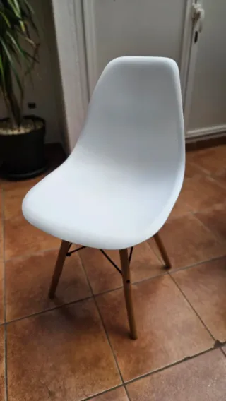 SILLAS ESTILO ESCANDINAVO.