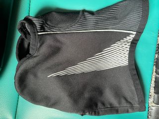 Braga cuello Nike negra