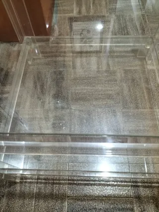 Mesita auxiliar metacrilato y cristal