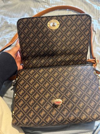 Bolso Guess Marrón y Dorado