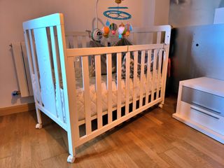 Cuna + Colchón + Ropa, Madera Blanca