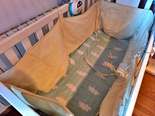 Cuna + Colchón + Ropa, Madera Blanca