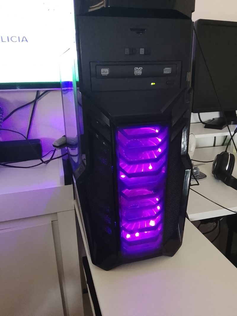 PC Gaming RX 580 16GB RAM i5 2400 LED