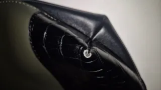 Bolso de piel verde y estampado cebra