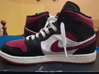 Nike Air Jordan 1 Mid Bred Toe Original