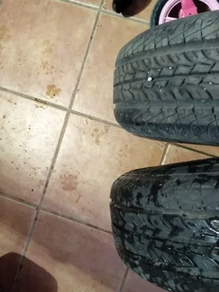 2 Neumáticos en buen estado