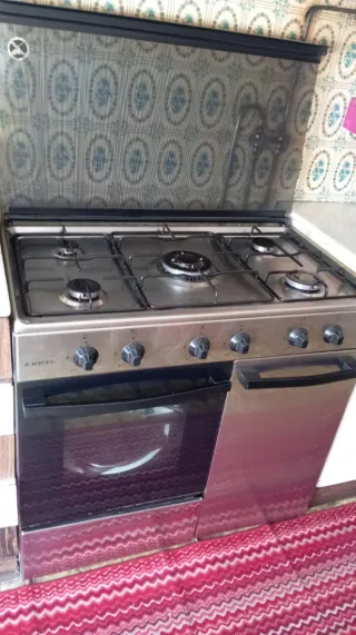 Cocina Jocel 5 fuegos cristal y metal