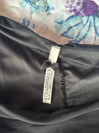 Vestido negro corto asimétrico