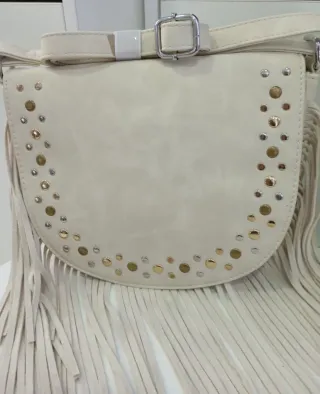 Bolso bandolera flecos y tachuelas