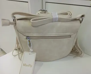 Bolso bandolera flecos y tachuelas