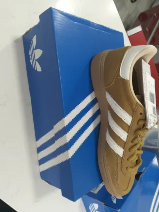 Zapatillas Adidas Marrones y Doradas
