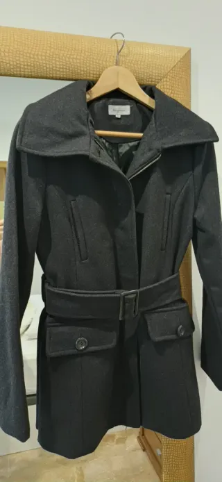 Chaqueta gris con cinturón