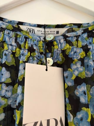 Blusa Zara floral manga larga